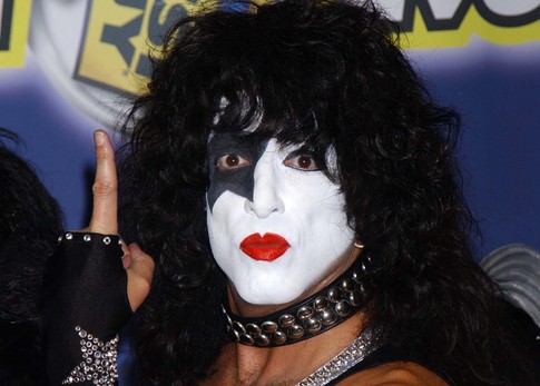 Лидера KISS тошнит от Рианны