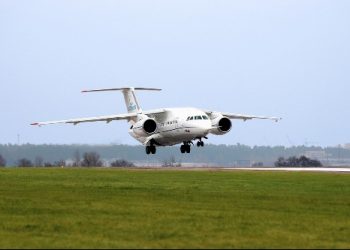 Россия и Белоруссия возобновлят авиасообщение, но только до четверга.