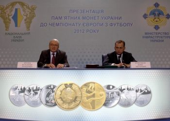 Нацбанк к Евро-2012 выпустил памятные монеты