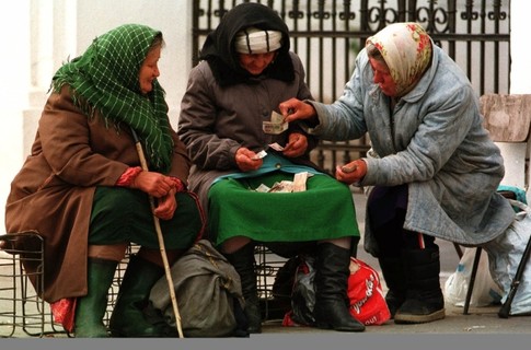 Пенсионерам повысят пенсии на 100 гривен
