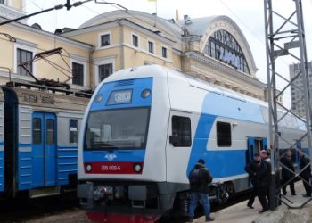 До Харкова прибув перший двоповерховий поїзд