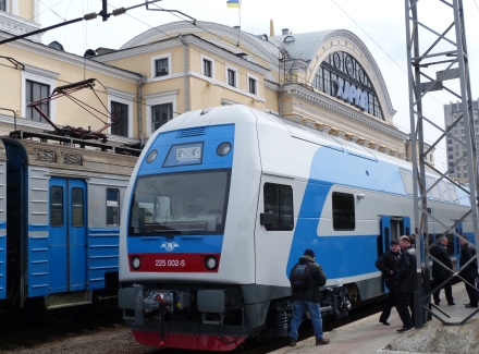 До Харкова прибув перший двоповерховий поїзд