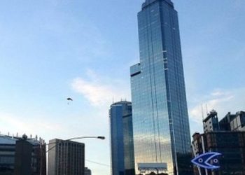 Чтобы не платить, посетители выпрыгнули в окно с 55 этажа