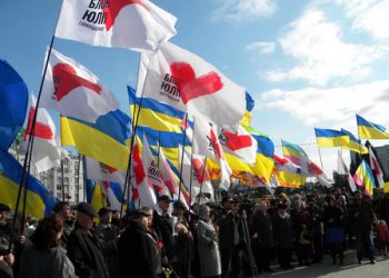Партия Тимошенко решила идти на выборы с Тарасюком