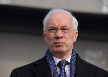 Азаров решил искать деньги на стороне