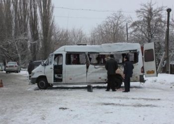 Два грузовика раздавили маршрутку с людьми