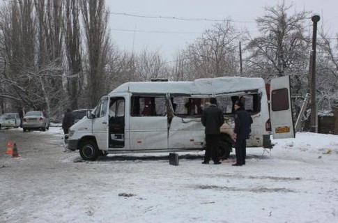 Два грузовика раздавили маршрутку с людьми