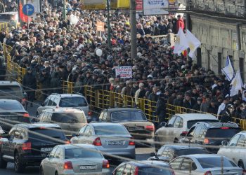 Митинг оппозиции на Новом Арбате собрал 10 тысяч человек