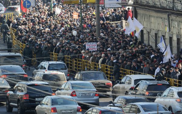 Митинг оппозиции на Новом Арбате собрал 10 тысяч человек