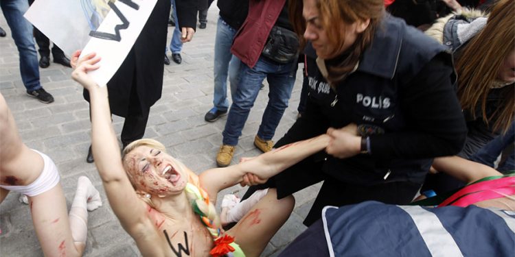 Активисток «Femen» арестовали в Стамбуле