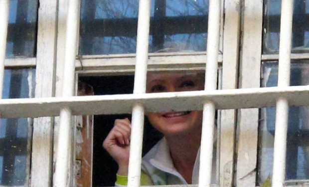Нардепов с цветами всё-таки пустили к Тимошенко