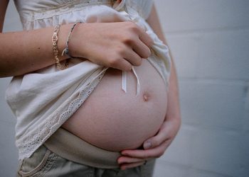 Вагітні з сигаретою платитимуть штраф