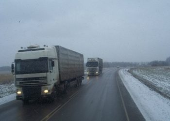 Неуправляемый грузовик разнес несколько автомобилей