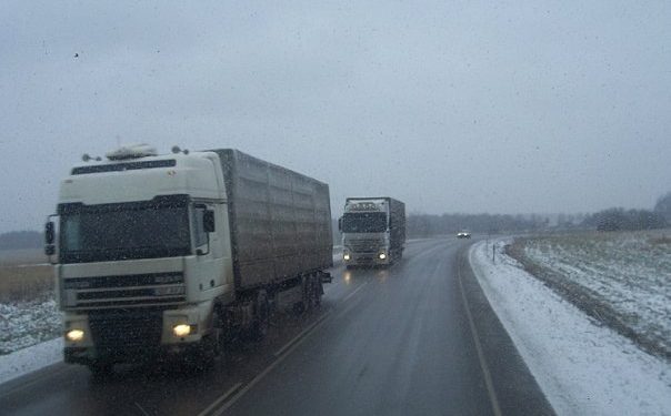 Неуправляемый грузовик разнес несколько автомобилей