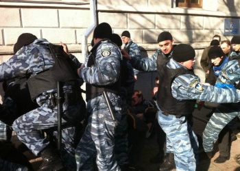 Возле здания «Нафтогаза» «Беркут» отбил почки пикетчикам