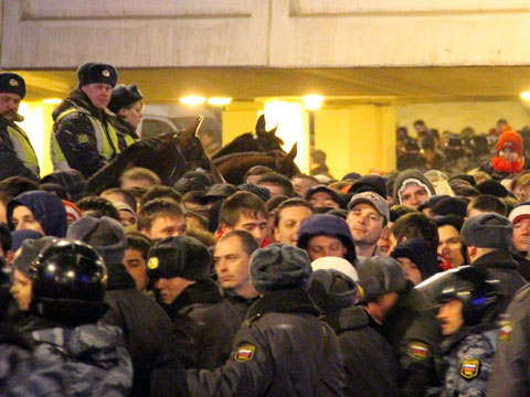 Фанаты «Зенита» и «Спартака» устроили побоища в московском метро