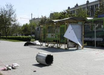 Органы правопорядка вывозят из Днепропетровска мусорные урны