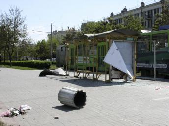 Органы правопорядка вывозят из Днепропетровска мусорные урны