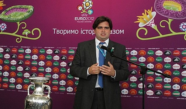 На Евро-2012 не будет паспортного контроля при входе на стадионы