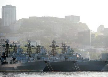 Плотный слой желтой пыли накрыл Владивосток