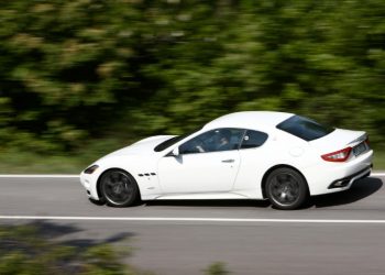 Автомобілі GranTurismos можуть не освітити дорогу вночі