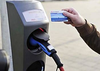В Москве бесплатно заряжают электрокары