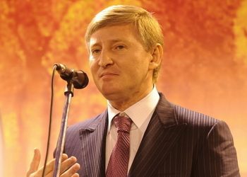 Ахметов: Участники Евро-2012 зря отказались жить в Донецке