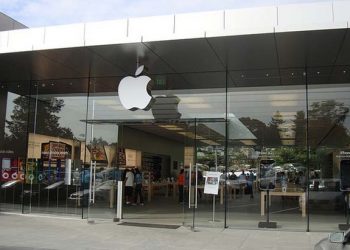 Пенсіонерка подала в суд на Apple