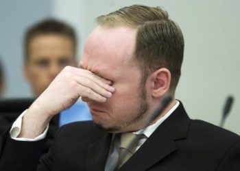 Террорист Андерс Брейвик прослезился в зале суда