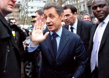 Николя Саркози отдал свой голос последним из кандидатов