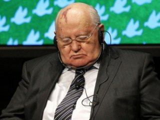 В Чикаго під час саміту нобелівських лауреатів Горбачов заснув