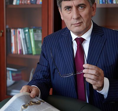 Адвокат Дакир Хасавов скрылся в Европе от угроз власти