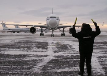 В Иркутске из-за снегопада закрыли аэропорт