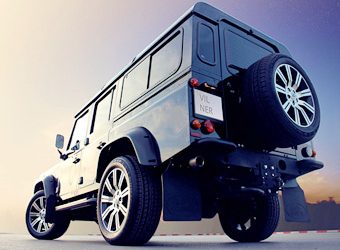 Тюнери зробили підлогу Land Rover Defender дерев`яною