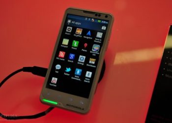 Смартфон Motorola MOTOLUXE надійшов в ОАЕ