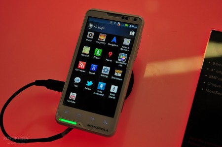 Смартфон Motorola MOTOLUXE надійшов в ОАЕ