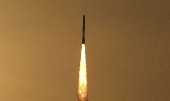 Індія запустила власний супутник дистанційного зондування Risat-1
