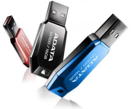 ADATA выпустила уникальную флешку DashDrive UV100