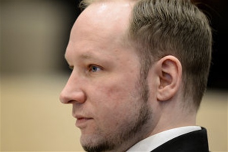 Брейвік планував здійснити три вибухи