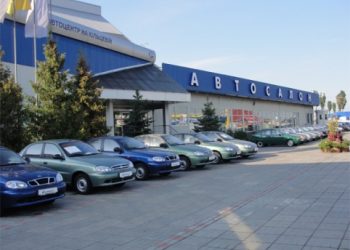 Українці кинулися купувати машини