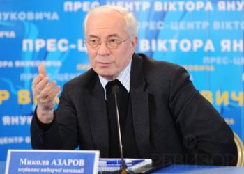Азаров: В Украине официально трудоустроены только 13 миллионов человек