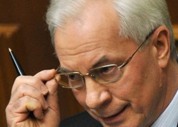 Азаров призывает к совместной разработки стратегии занятости