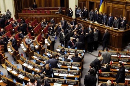 Депутат Шевченко рассказал, чем его коллеги занимаются в Раде.