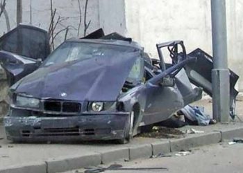 В Херсоне «БМВ» врезался в электроопору