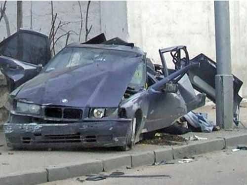 В Херсоне «БМВ» врезался в электроопору