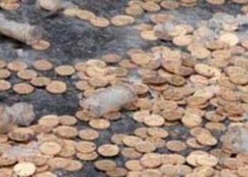 В Канаде на дорогу просыпалось 5 миллионов долларов