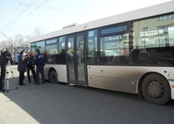 Суровый челябинский автобус возомнил себя поездом метро