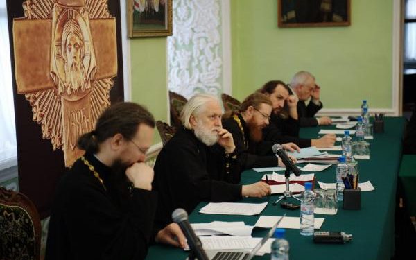 РПЦ осудила антицерковную акцию у храма Христа Спасителя
