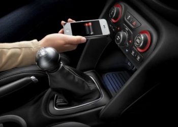 Власники Chevrolet Volt першими випробують безпровідне зарядне для телефонів