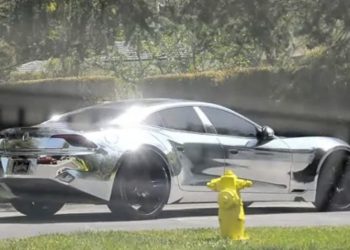 Justin Bieber осліпив папарацці своїм хромованим Fisker Karma